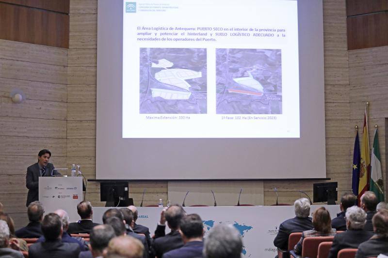 La jornada empresarial 'Puerto de Málaga. Logística y transporte: estrategia y visión en el siglo XXI, en imágenes