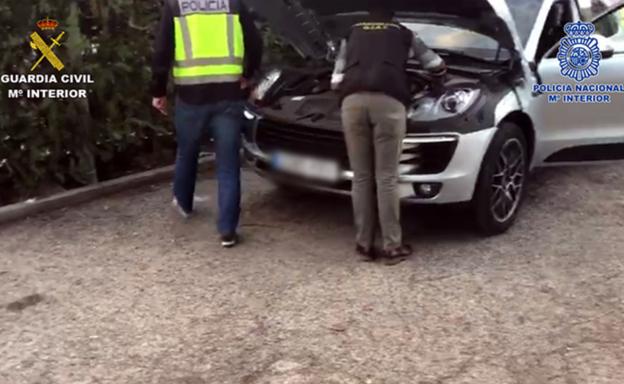 Detienen en Sevilla al cabecilla de una red que estafó casi un millón de euros con la venta de coches de lujo de Alemania