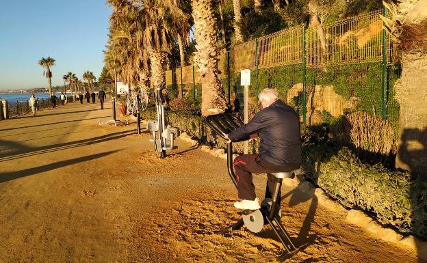 El Consistorio de Marbella renovará las máquinas de ejercicio al aire libre en todo el municipio