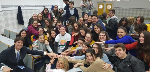 Alumnos lanzan una campaña a favor de niños oncológicos
