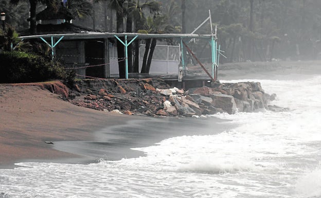 El temporal deja más de 100 litros en el interior de la provincia y causa daños en playas