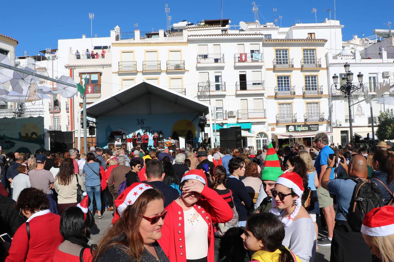 Torrox brilla en su tradicional fiesta de las migas