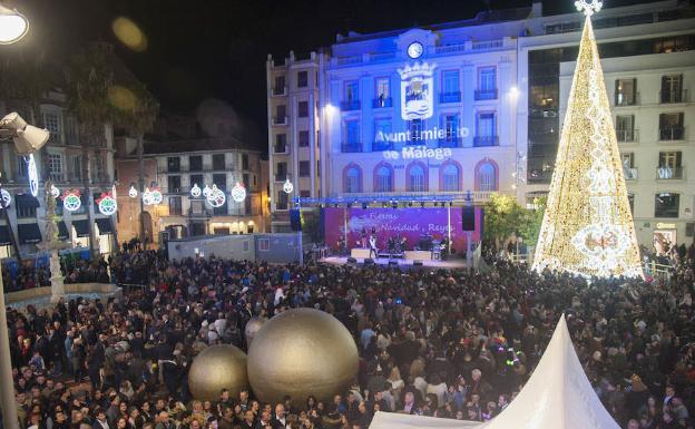 Nochevieja en Málaga: la plaza de la Constitución recibe el 2020 con cotillón, uvas y espectáculo multimedia