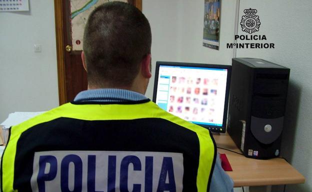 Detienen a un hombre en Vélez-Málaga por compartir archivos sexuales de menores