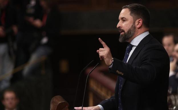 Abascal tacha a Sánchez de «estafador, villano, mentiroso y personaje sin escrúpulos»