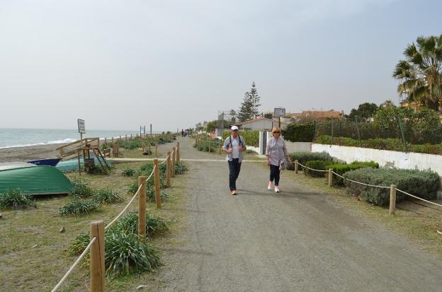 Los paseos marítimos de Nerja y Rincón, a la espera del nuevo Gobierno central