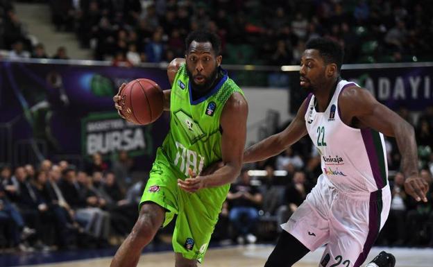 El Unicaja sucumbe en un final caótico ante el Tofas
