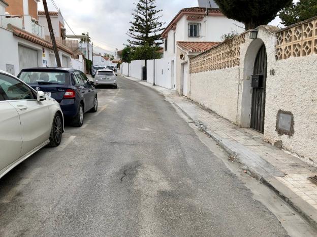 Destinan 447.660 euros a la reurbanización de una calle de Nerja tras años de quejas vecinales
