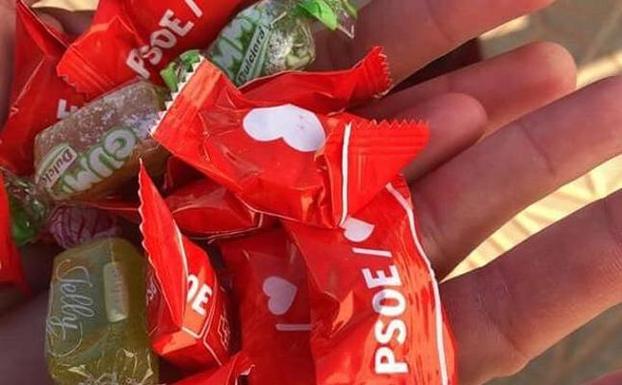 El PP de Humilladero pide explicaciones al alcalde por caramelos del PSOE lanzados en la cabalgata de Reyes