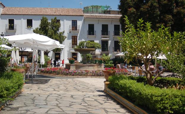 Comienza en Estepona la reforma de la plaza de Las Flores y varias calles adyacentes