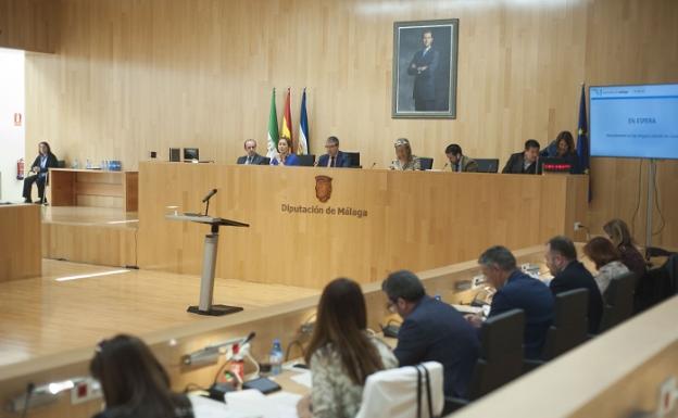 El debate nacional se apodera del pleno de la Diputación de Málaga