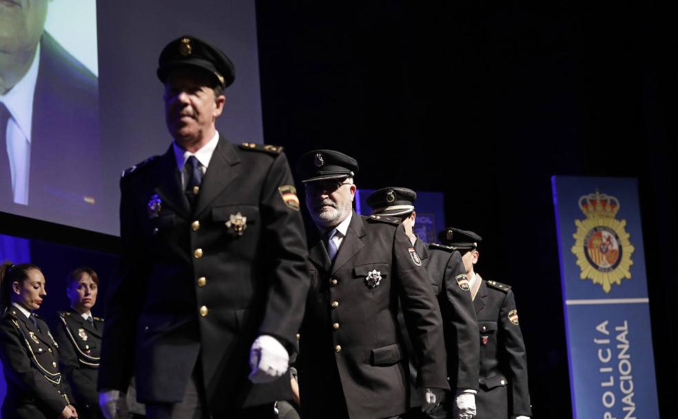 «No nos jugamos la vida por dinero, sino porque somos policías»