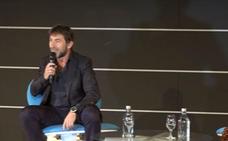 Los guiños del actor Antonio de la Torre a Víctor Sánchez del Amo en la presentación de la película 'La trinchera infinita'