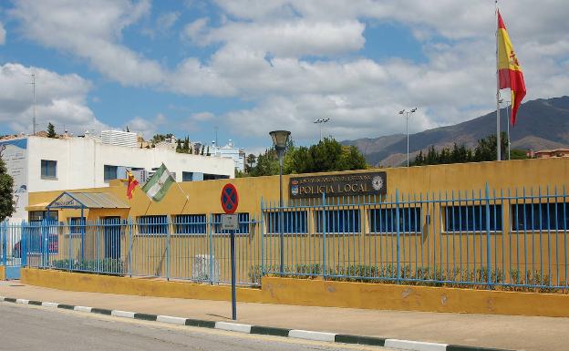 El Ayuntamiento de Estepona deniega la reducción de jornada a un policía para atender a su hijo discapacitado