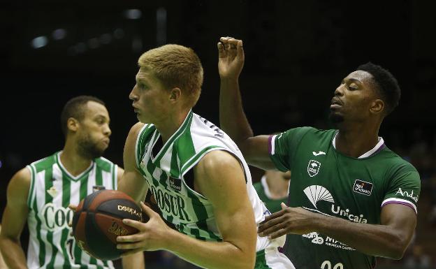 El Unicaja, a imponer su jerarquía en el derbi