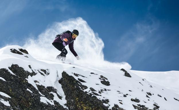 Núria Castán, la primera mujer española en entrar en el Freeride World Tour