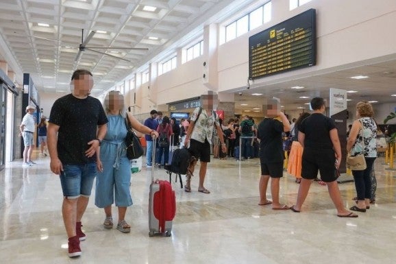 Cogió un vuelo Barcelona-Granada solo para matar a martillazos a su hermana discapacitada