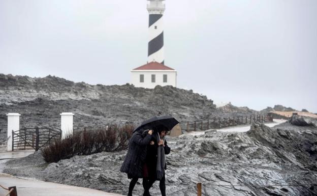 La borrasca Gloria deja un muerto en Asturias y cierra el aeropuerto en Alicante