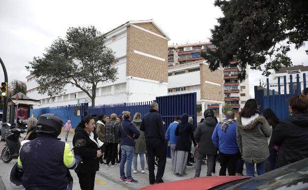 Los padres y la dirección del Gutiérrez Mata, «preocupados» por el futuro del colegio