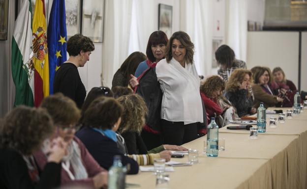 Críticos a Susana Díaz preparan un documento que darán a conocer este jueves en Sevilla