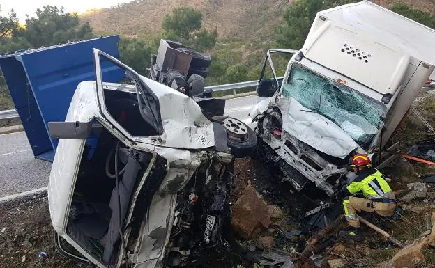 Una colisión entre dos camiones deja tres heridos en la A-397, a su paso por Benahavís