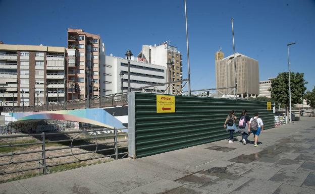 El Ayuntamiento de Málaga demolerá el puente del CAC en los próximos días