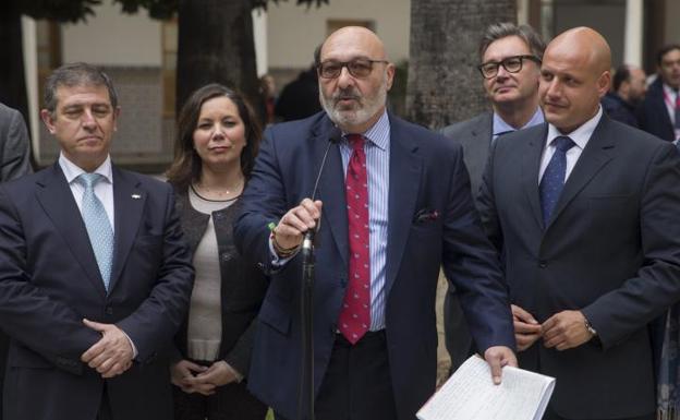 Hernández a Moreno: «No se puede pedir apoyo de Vox con el maltrato mediático de Canal Sur a nuestro partido»