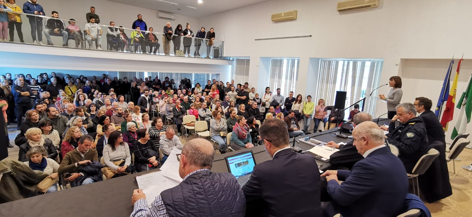 Reunión con los vecinos de Campanillas y recogida solidaria tras la riada