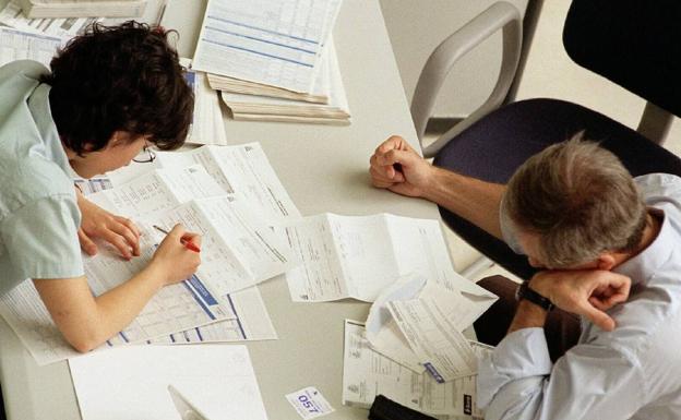 Si eres autónomo, estos son los documentos que tienes que presentar a Hacienda en los dos próximos días