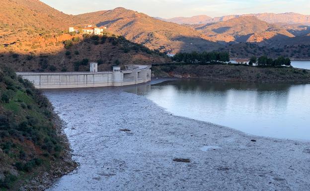 La presa de Casasola desembalsa por primera vez desde la tromba en Campanillas