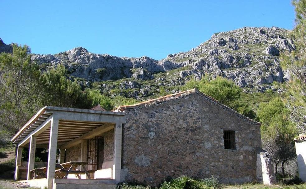 Así son los refugios de montaña que se pueden alquilar en Málaga