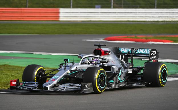 Hamilton pone en pista el Mercedes W11, su argumento para igualarse a Schumacher