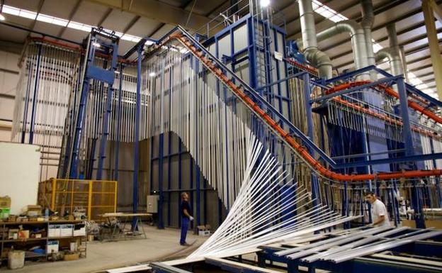 Extralum invertirá 10 millones de euros para ampliar su fábrica de aluminio en Antequera