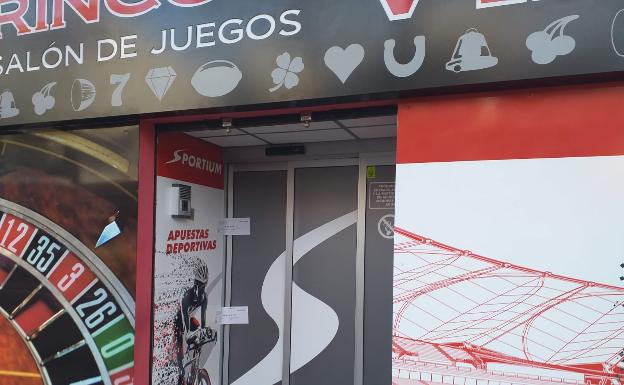 Precintan un salón de juegos en Rincón de la Victoria tras localizar a nueve menores en su interior