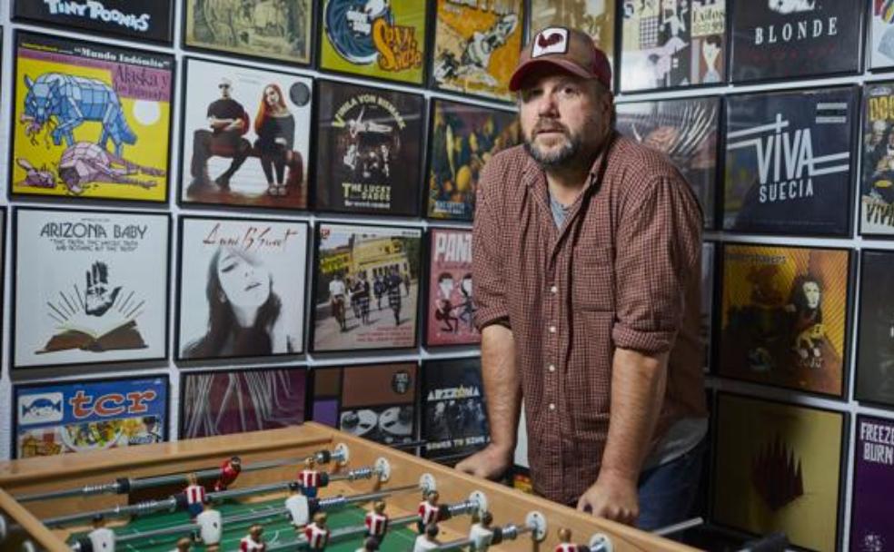 Ricardo Lezón: «No puedo vivir de la música, pero la música me ayuda a vivir»