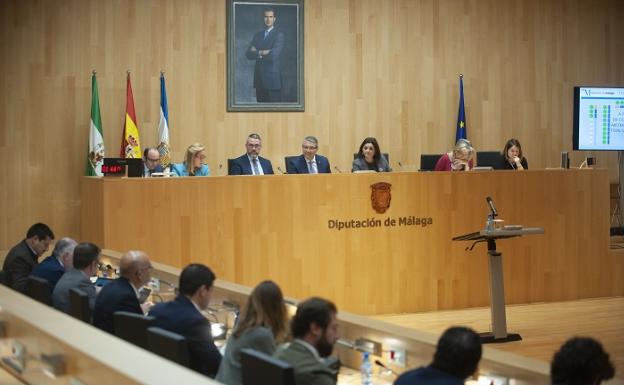 La convocatoria de empleo público en la Diputación de Málaga enfrenta al gobierno y a la oposición