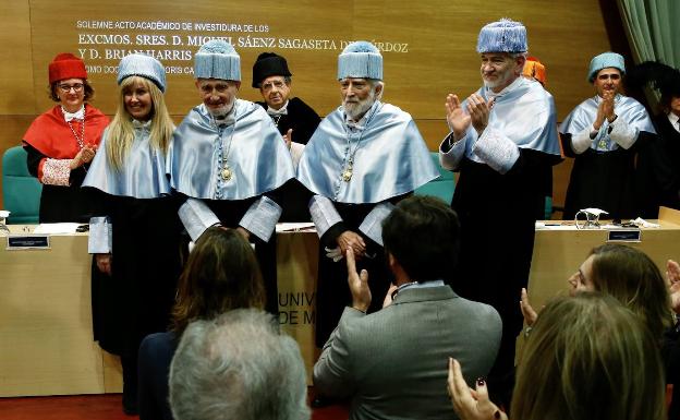 Los traductores Sáenz Sagaseta y Brian Harris, honoris causa por la Universidad de Málaga