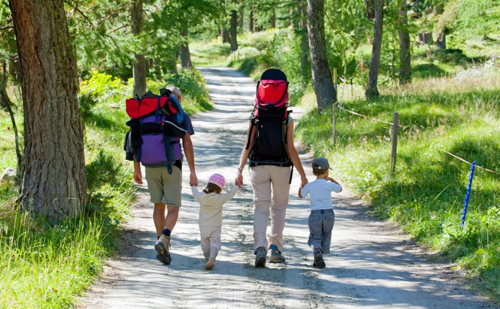 Nueve rutas de senderismo en Málaga para hacer con niños en esta Semana Blanca