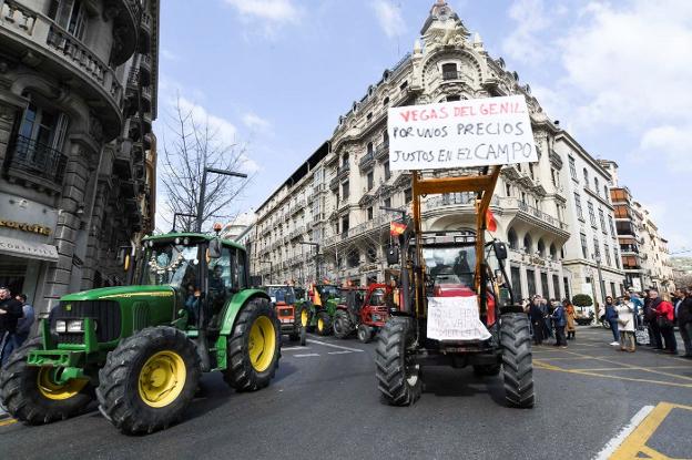 Cuatro heridos en las protestas de agricultores en Granada