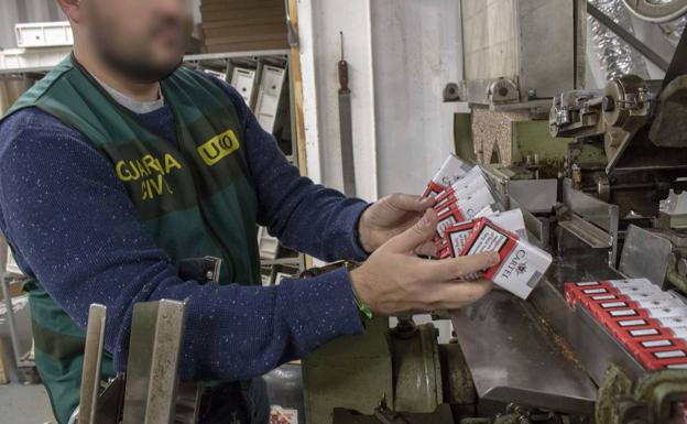 Localizan en Monda una fábrica clandestina de tabaco a cuatro metros bajo tierra y salvan a seis trabajadores de morir asfixiados