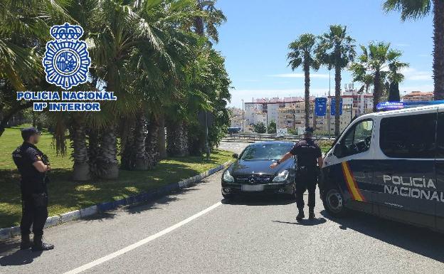 Detienen en Marbella a tres hombres portando hachís, marihuana y cocaína