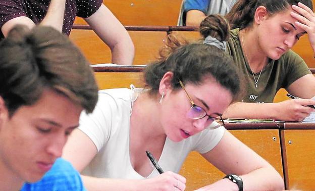 Los estudiantes de selectividad tendrán que matricularse antes de que termine julio