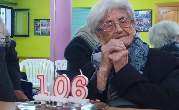 Una vecina de Benalmádena cumple 106 años: «Me siento vieja pero bien»