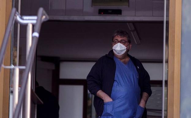 Las farmacias de Málaga, de nuevo sin mascarillas con filtro que protegen de contagios