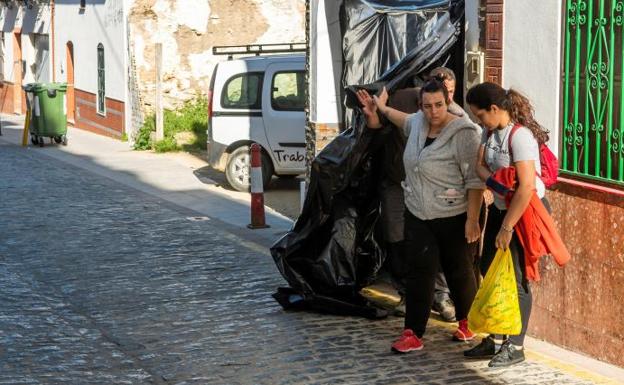 Un hombre mata con una escopeta a su mujer y luego se suicida en Aznalcóllar