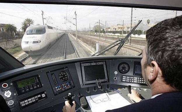 Un tren arrolla a dos personas en Córdoba y causa retrasos en los AVE a Málaga