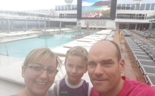 Una familia de Nerja, atrapada en un crucero en el Caribe al que impiden desembarcar por miedo al coronavirus