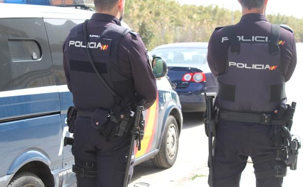 Desmantelan un punto de venta de drogas cerca de un colegio y un parque infantil de Ronda