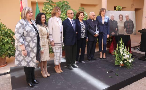 Ronda distingue a Alonso Ros, Jesús Flores y Josefa Borrego en el Día de Andalucía