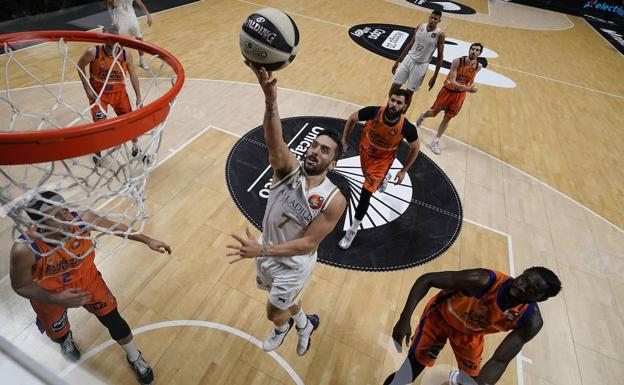«Me crié entre comentarios de que era bajo para el baloncesto»